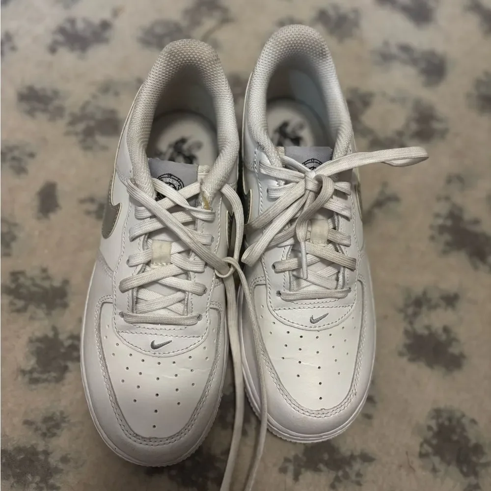 Nike Metallic Air Force 1 Low 